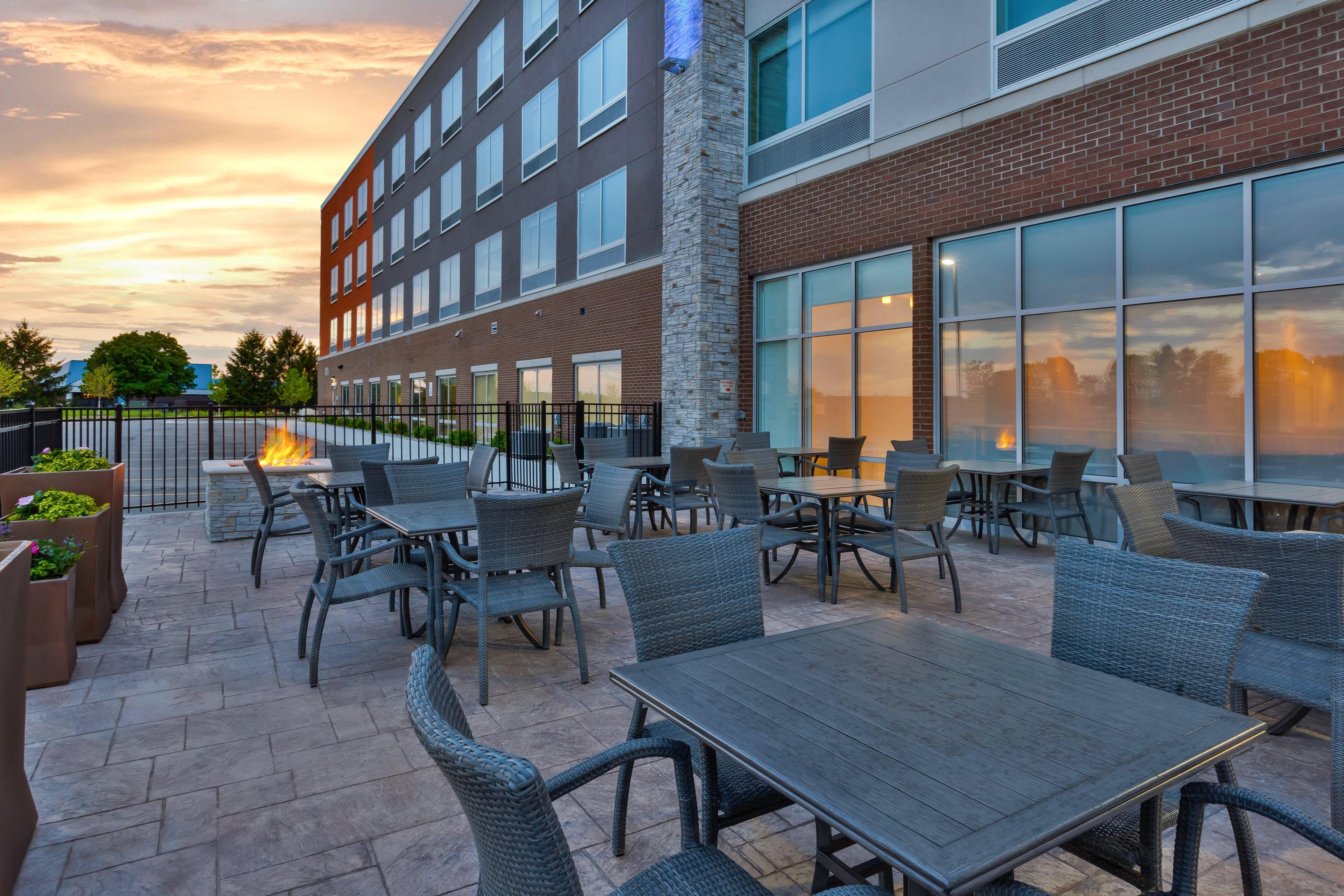 Holiday Inn Express & Suites - Grand Rapids Airport - South By Ihg Cascade Eksteriør billede